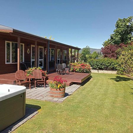 Blue Ridge Studios And Bed & Breakfast Te Anau Exteriör bild