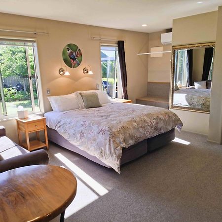 Blue Ridge Studios And Bed & Breakfast Te Anau Exteriör bild