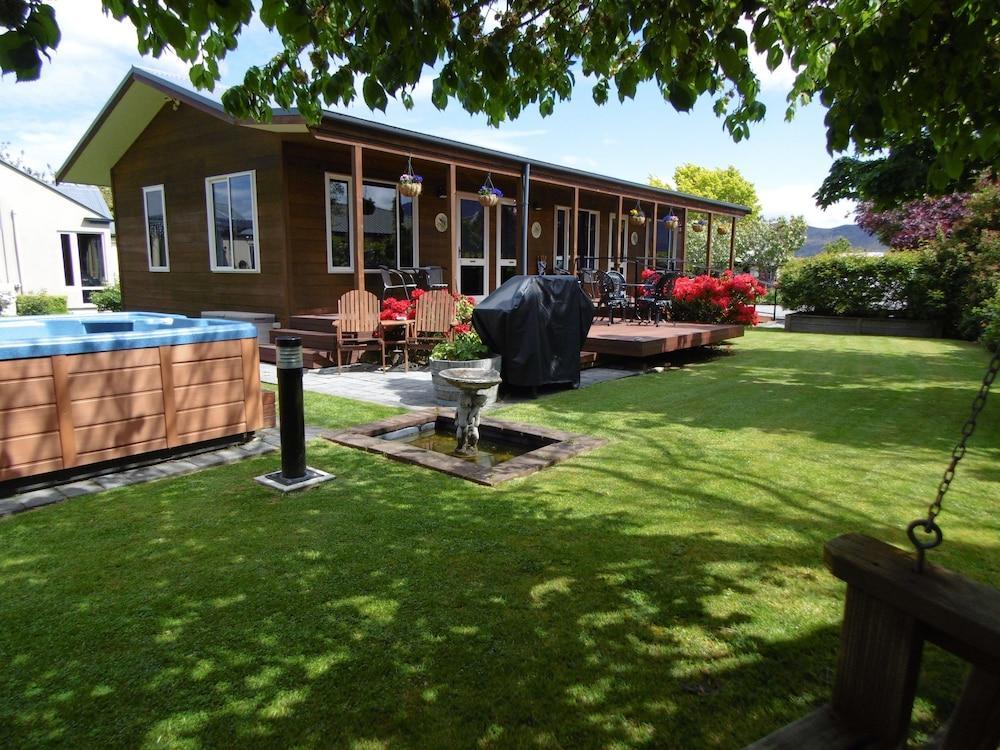 Blue Ridge Studios And Bed & Breakfast Te Anau Exteriör bild
