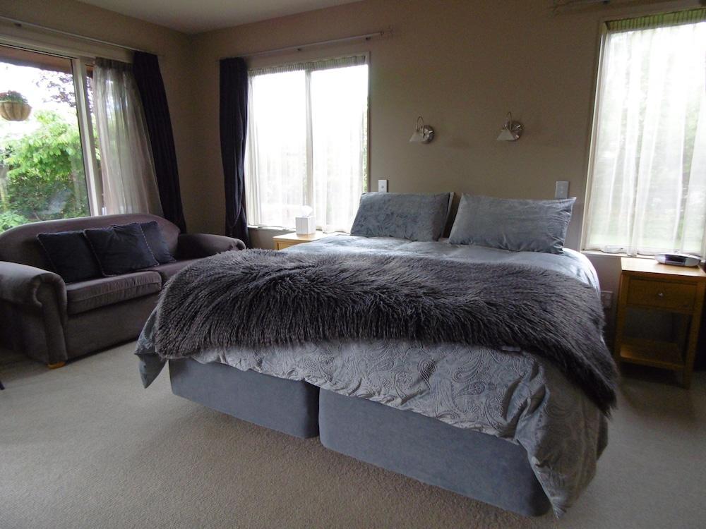 Blue Ridge Studios And Bed & Breakfast Te Anau Exteriör bild