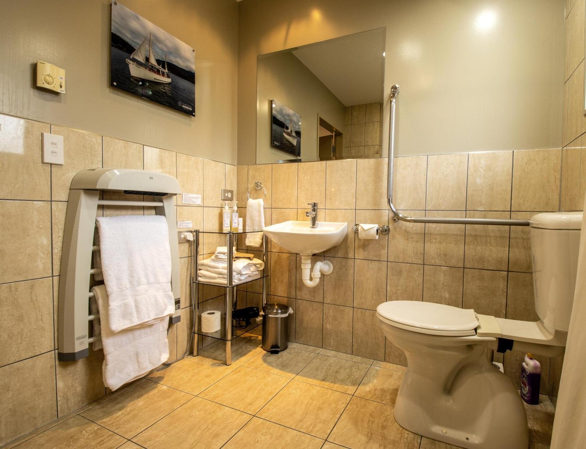 Blue Ridge Studios And Bed & Breakfast Te Anau Exteriör bild