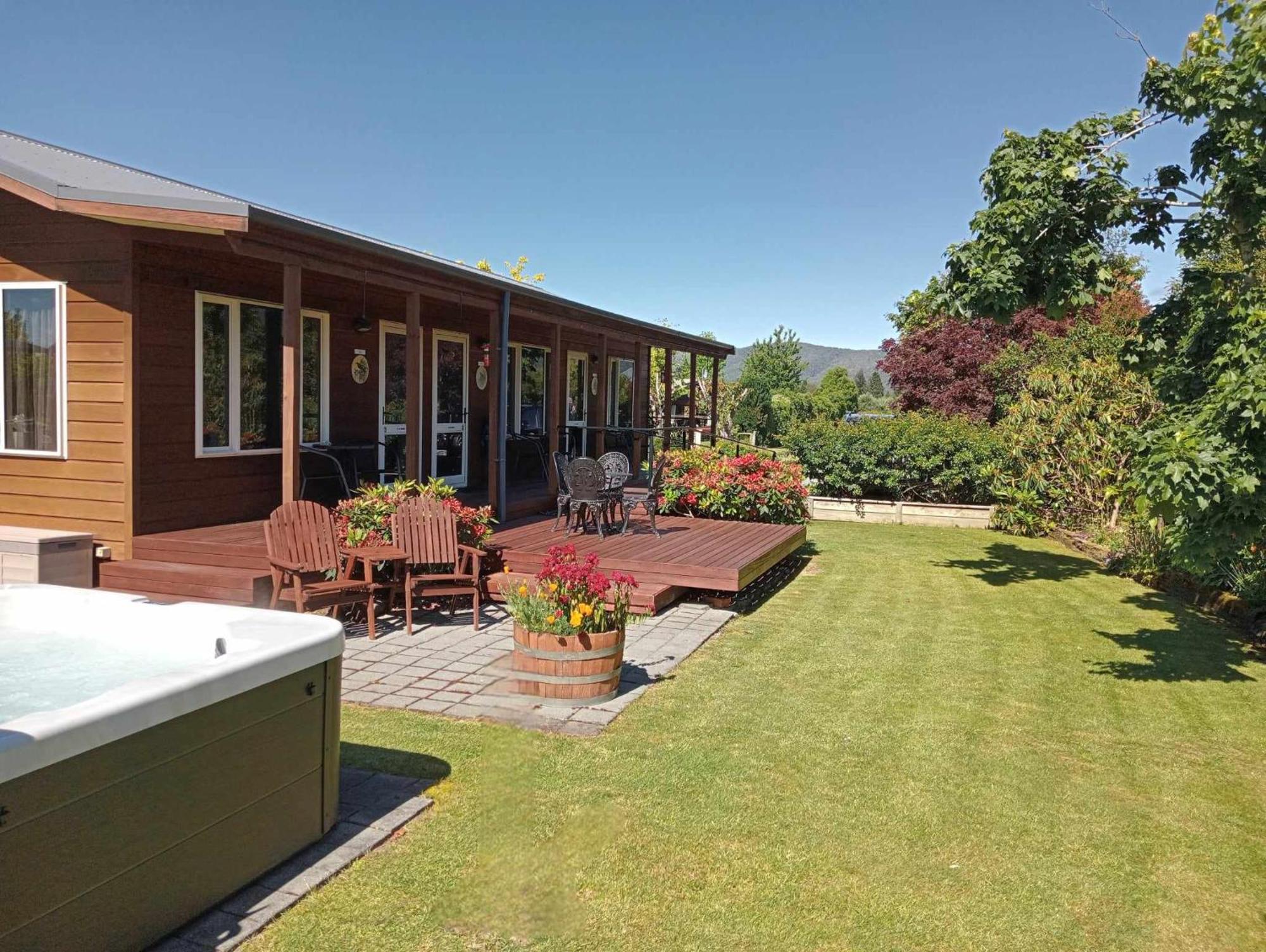 Blue Ridge Studios And Bed & Breakfast Te Anau Exteriör bild