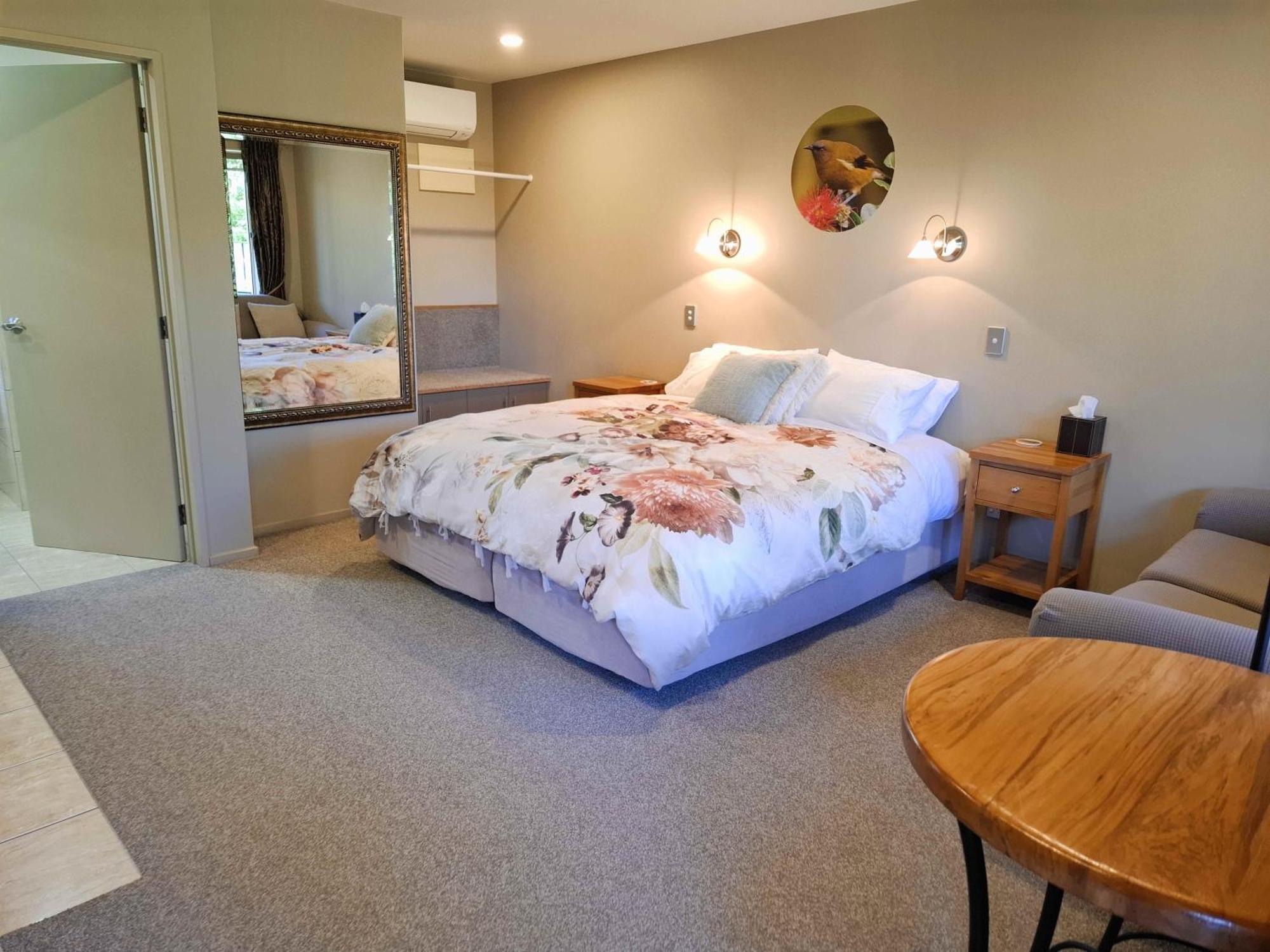 Blue Ridge Studios And Bed & Breakfast Te Anau Exteriör bild