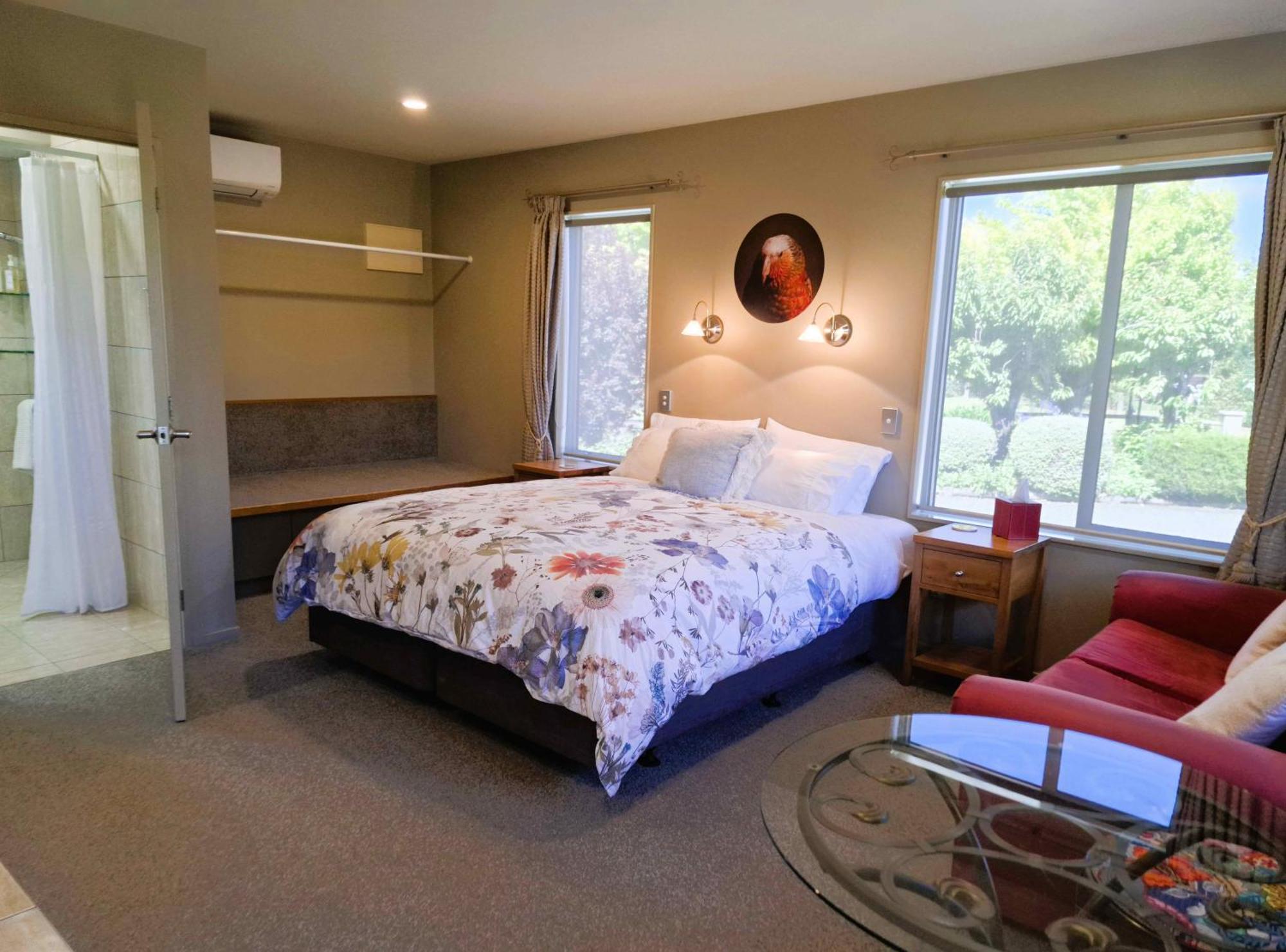 Blue Ridge Studios And Bed & Breakfast Te Anau Exteriör bild