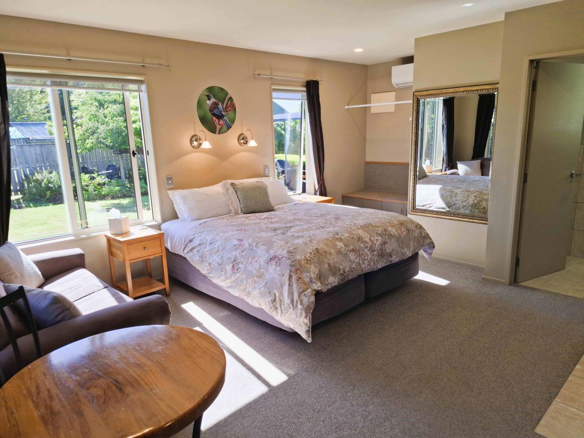 Blue Ridge Studios And Bed & Breakfast Te Anau Exteriör bild
