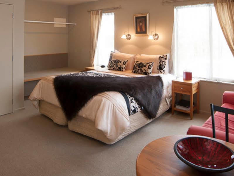 Blue Ridge Studios And Bed & Breakfast Te Anau Exteriör bild