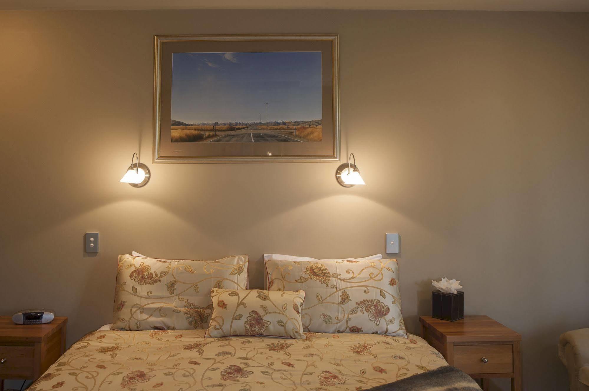 Blue Ridge Studios And Bed & Breakfast Te Anau Exteriör bild