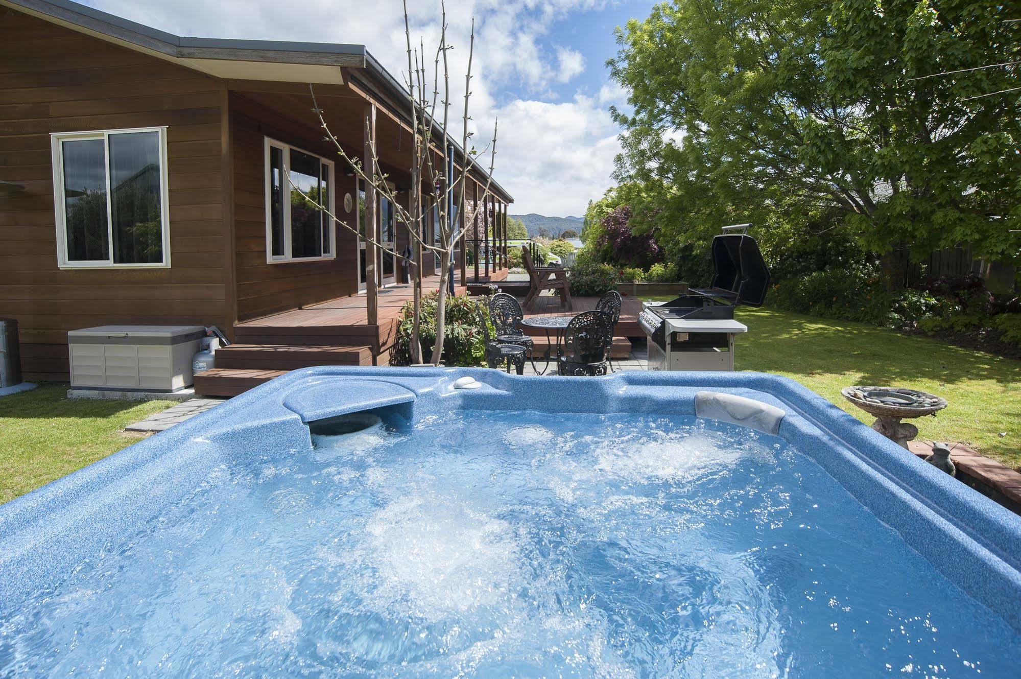 Blue Ridge Studios And Bed & Breakfast Te Anau Exteriör bild