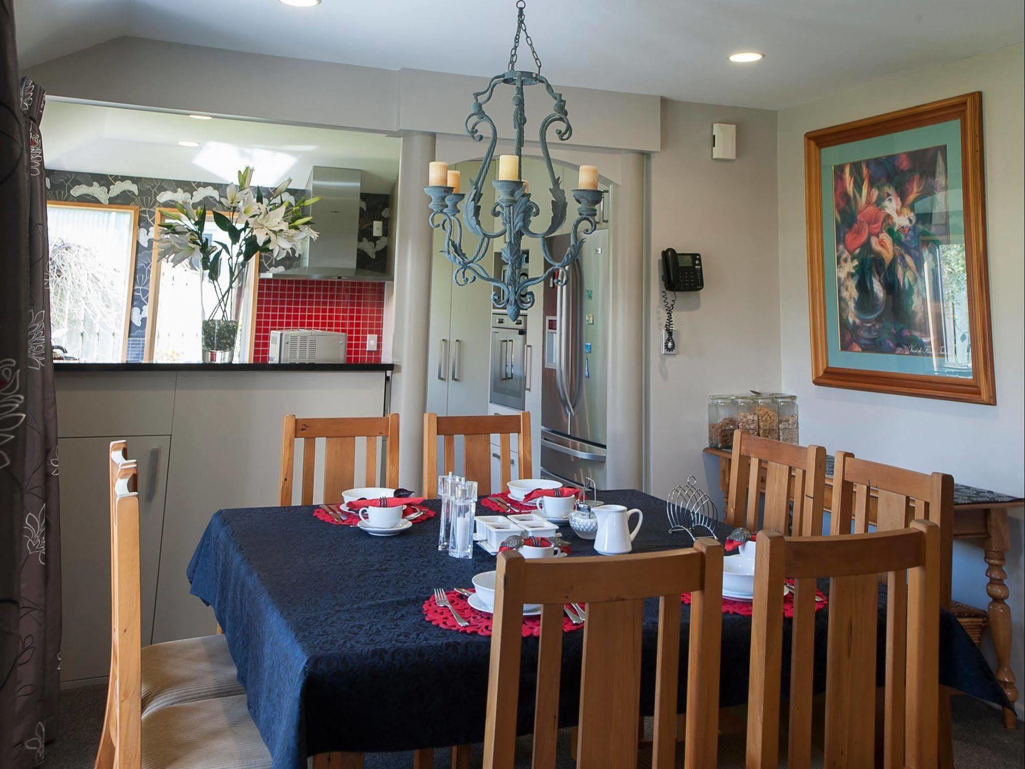 Blue Ridge Studios And Bed & Breakfast Te Anau Exteriör bild